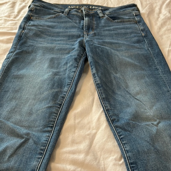 American Eagle medium wash jeans. Size 6 regular - Picture 7 of 8